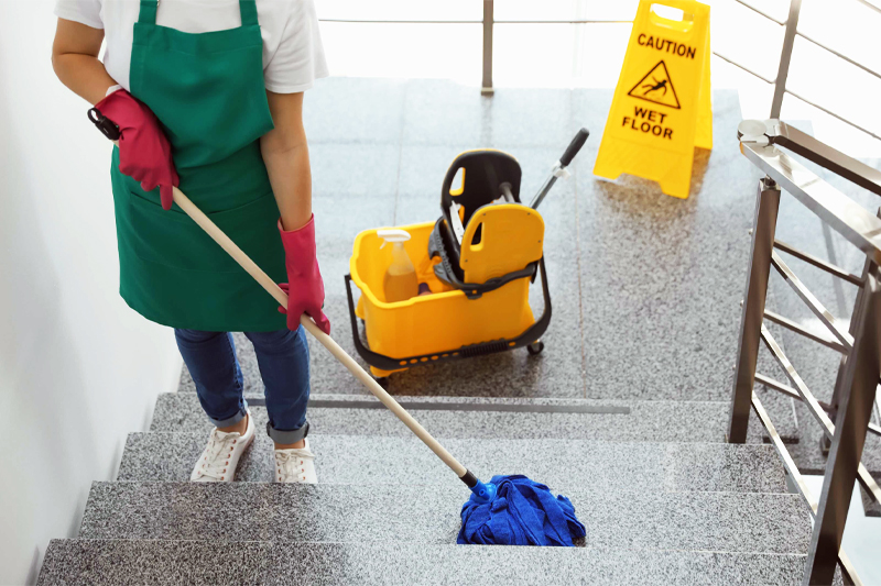 Me pueden obligar los vecinos a limpiar la escalera